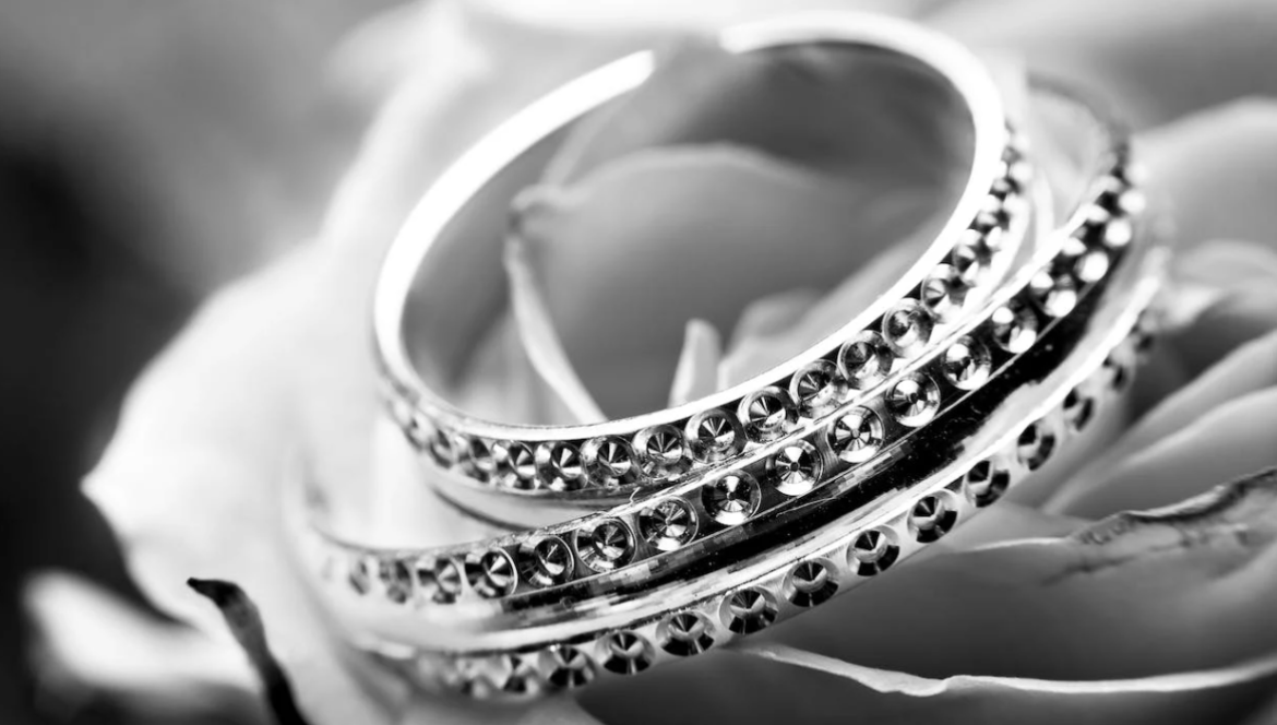 How much value does jewelry lose after purchase?